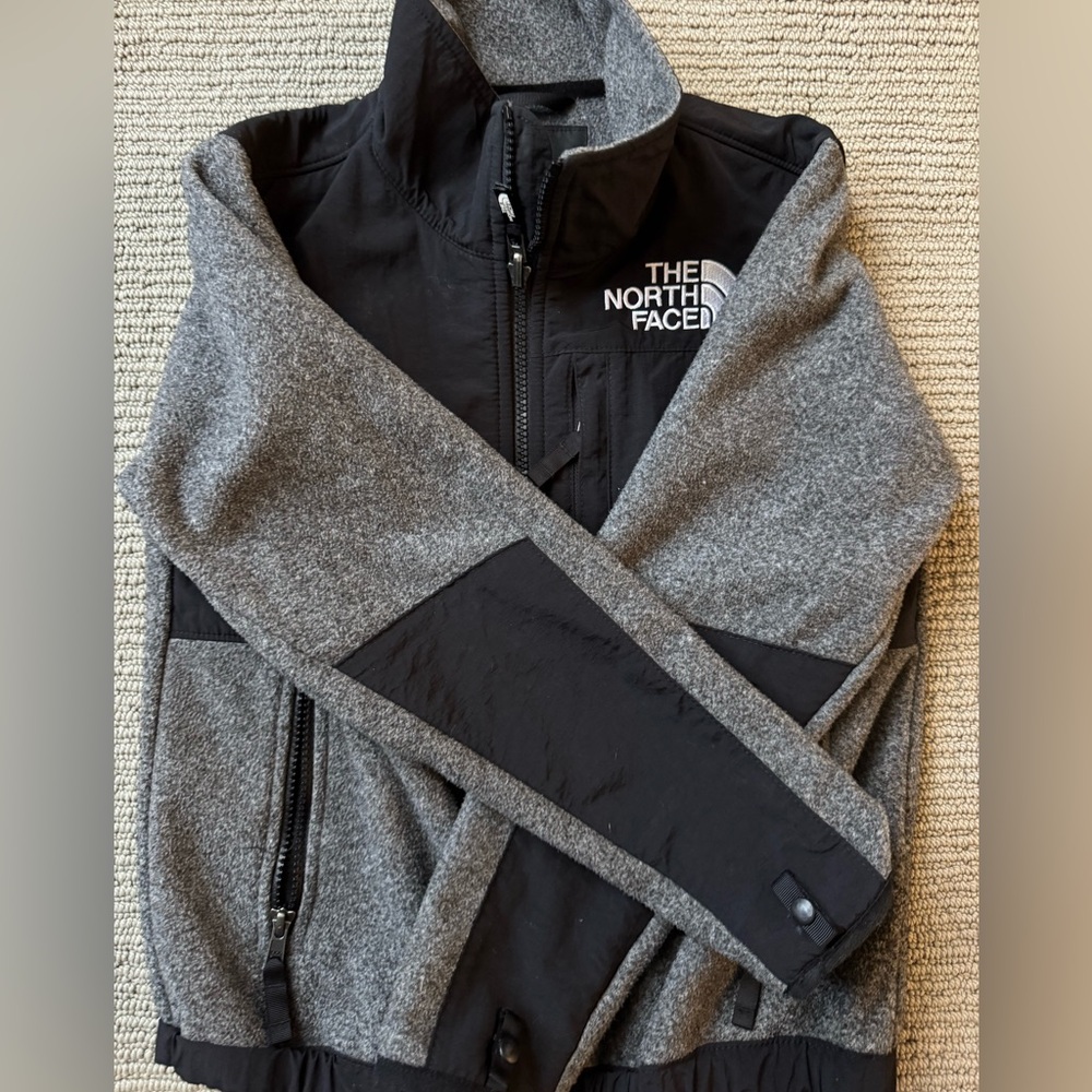 Kids Denali 7/8- The North FaceBlack and Gray Performance Jacket